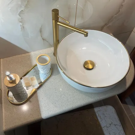 Akadia Syros Nyaraló *