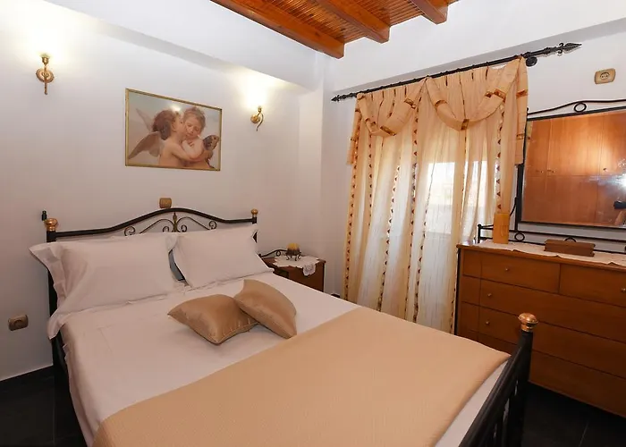 Akadia Syros * Ermoupoli